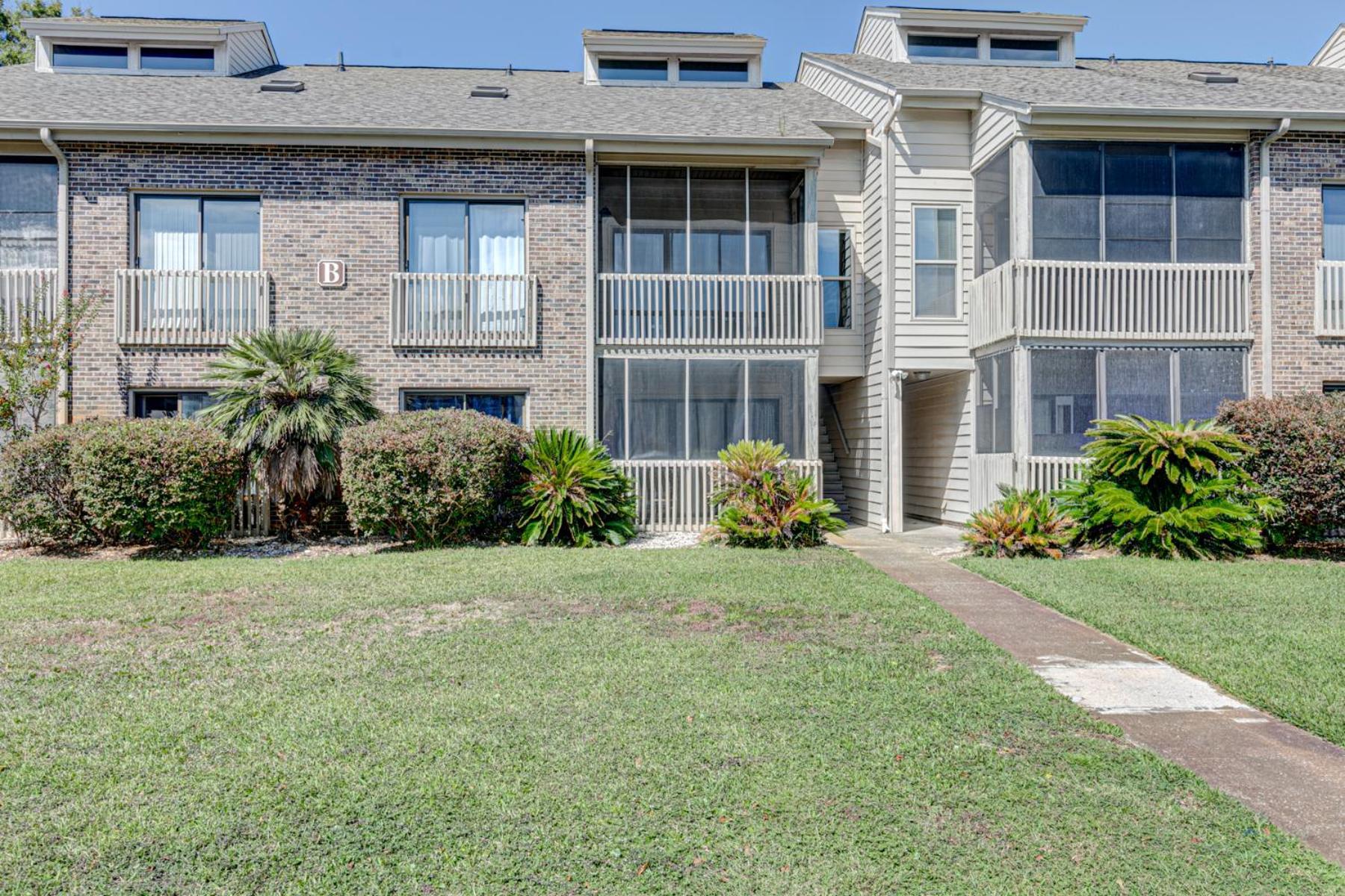 Apartment 5 Mins To W/ Pool & Views *